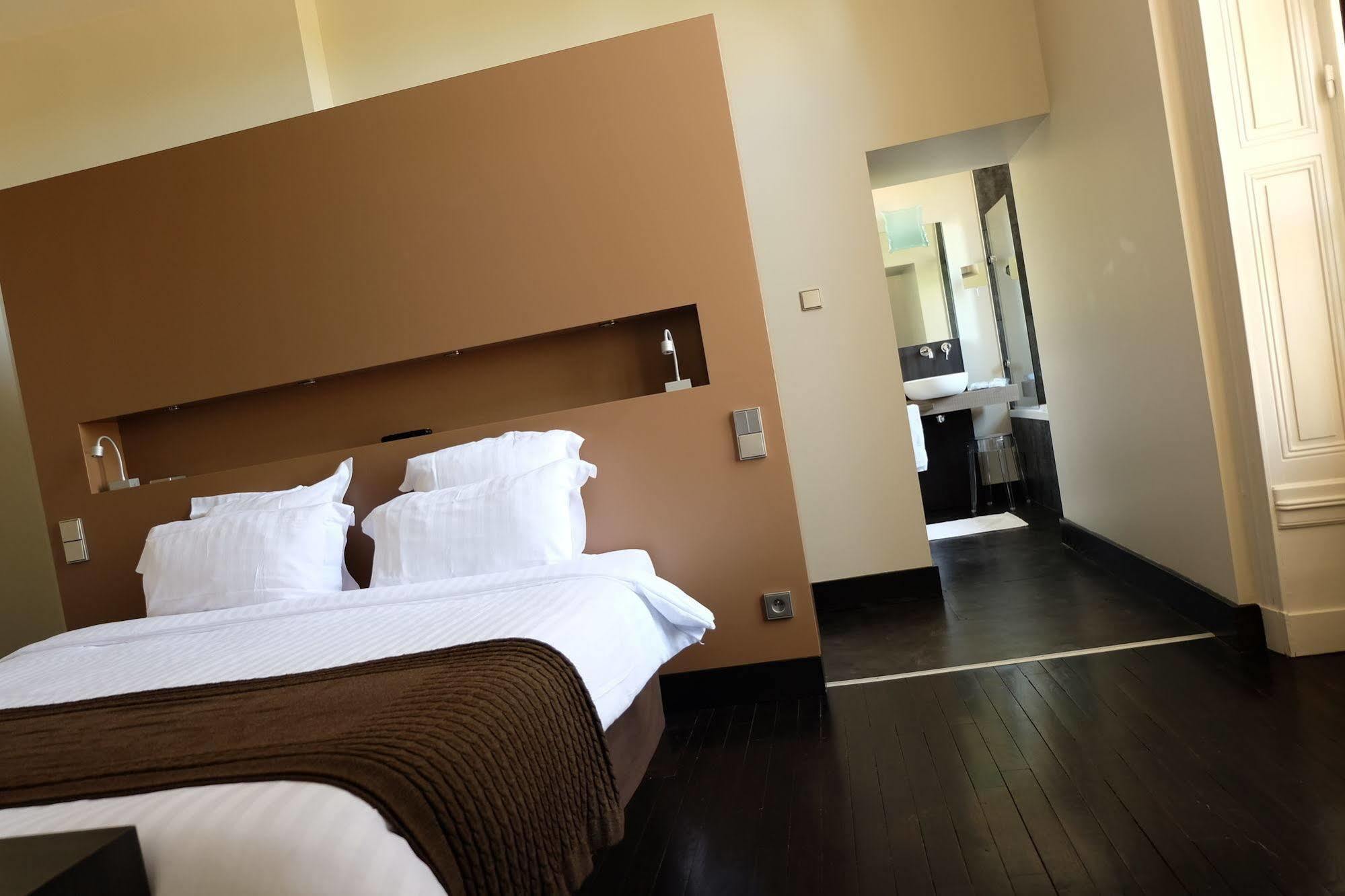Château de Champlong Table Hôtel **** Golf & Spa Villerest  Ngoại thất bức ảnh